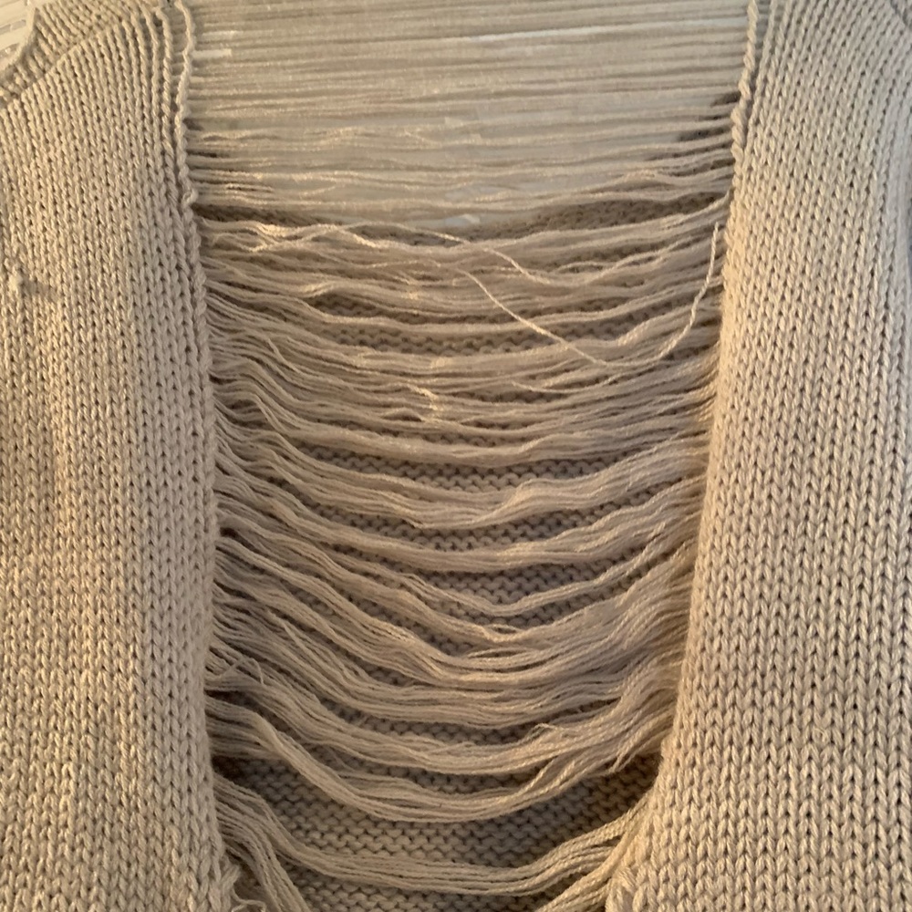 Chic distressed sweater - Picture 5 of 7